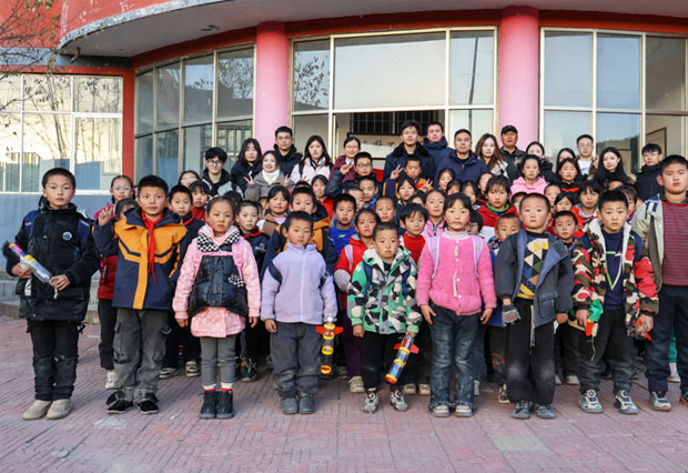 Mountains and Seas Link the Path of Assistance | Yunlu Advanced Materials: Upholding Original Aspiration, Warming Longyuan